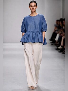 ✨ New - Toit Volant Oversized Peplum Top - Chambray Blue - Size small ✨